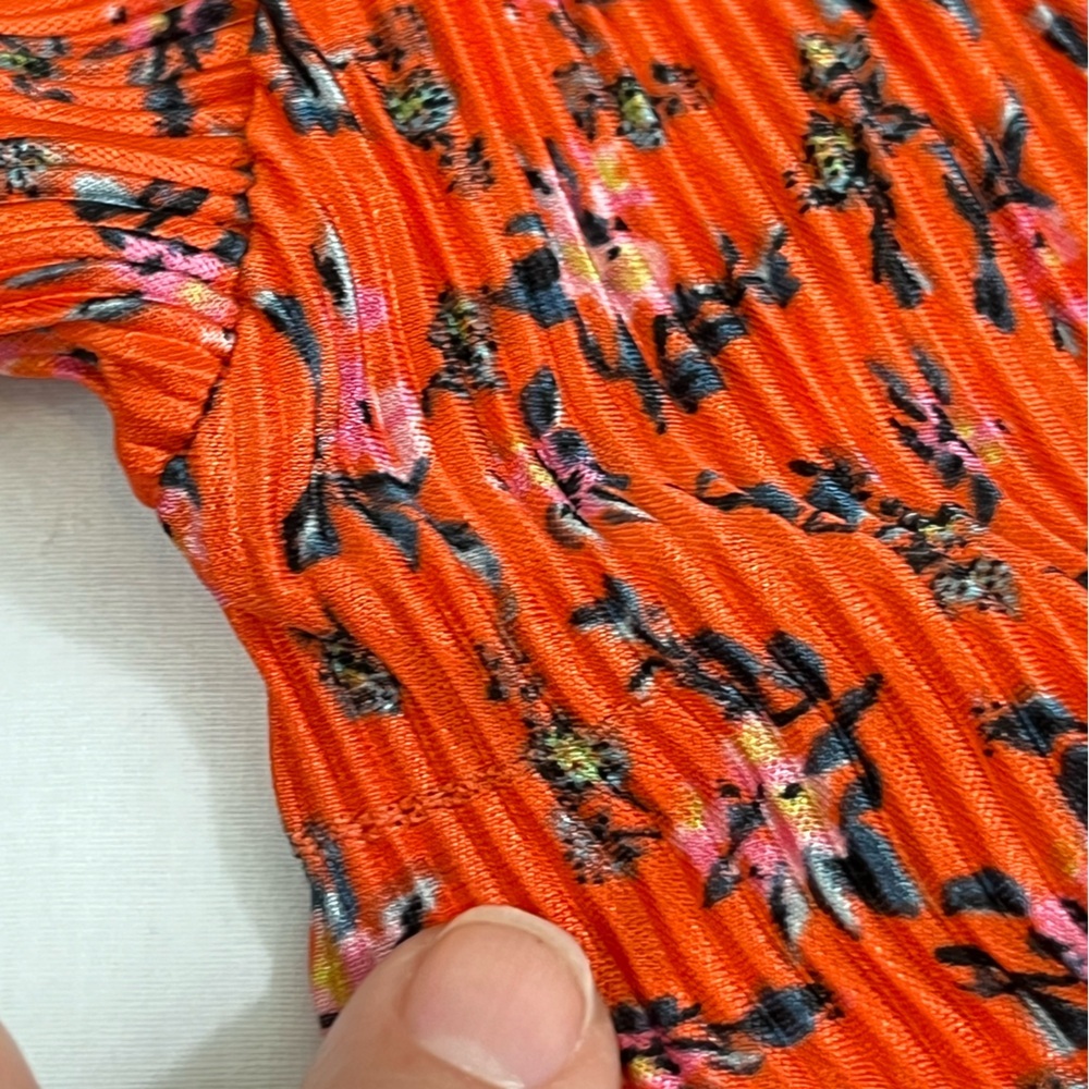 Urban Outfitters Floral Plisse Wrap Crop Top Small - Picture 7 of 11